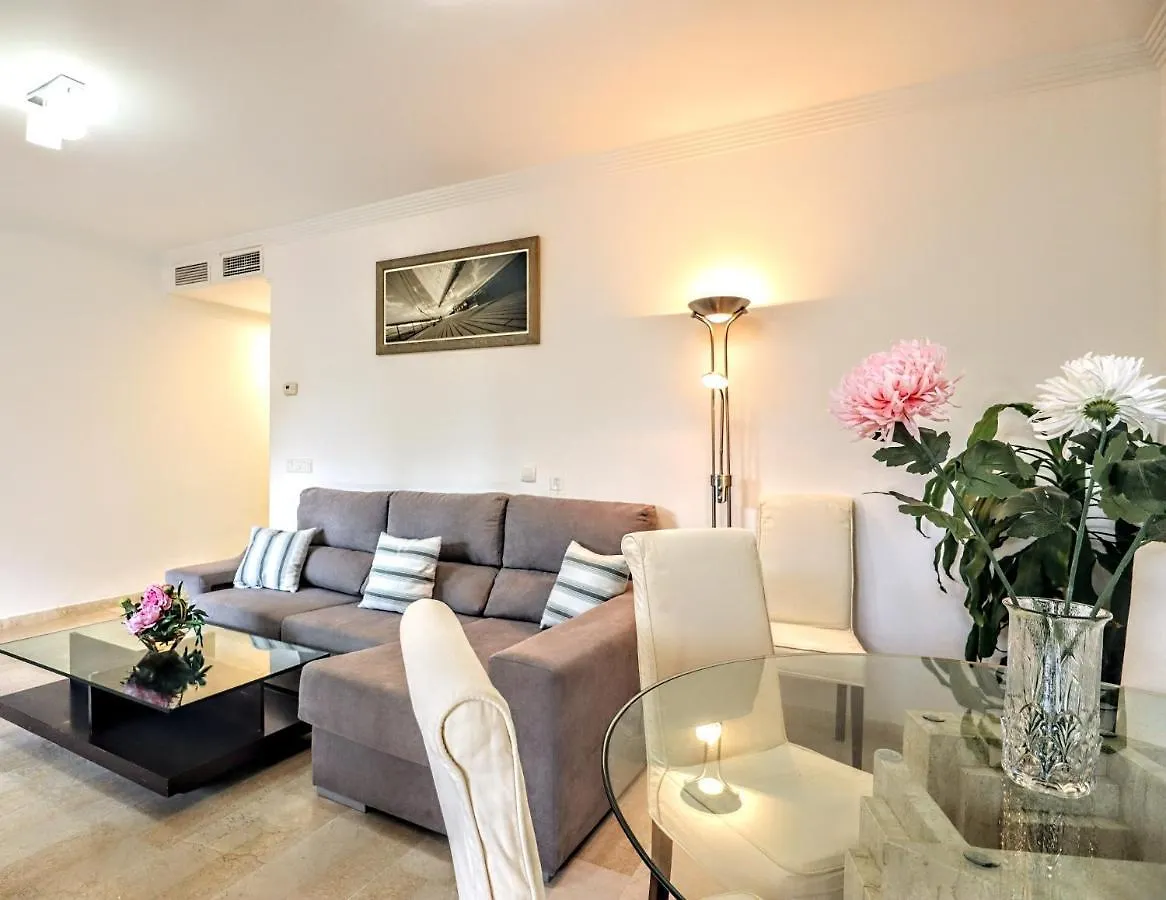 Sunny Apartment In Elviria Marbella